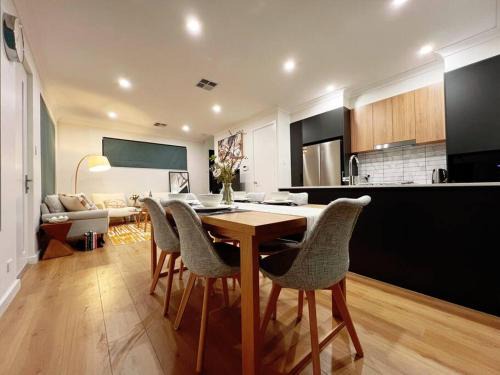 Kurralta Park Villa | Warm Love