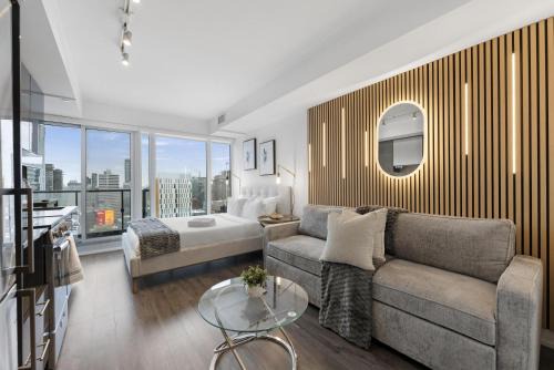 Garden District Apartment | Warm Studio Hideaway - Queen & Sofa Bed