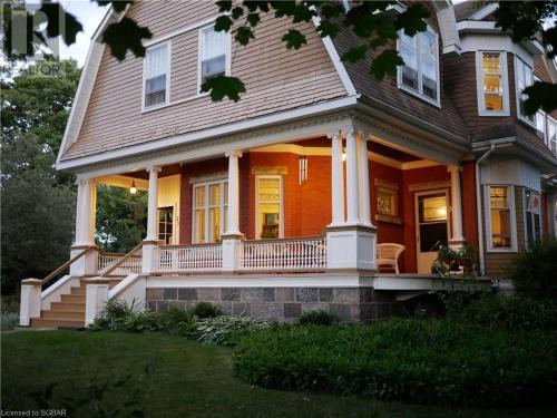 Meaford Villa | Warm, Stylish Edwardian Escape in Downtown Meaford