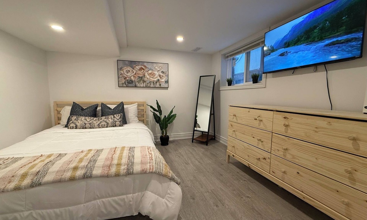 Bickford Park House | Warm & Welcoming 2BR Little Italy