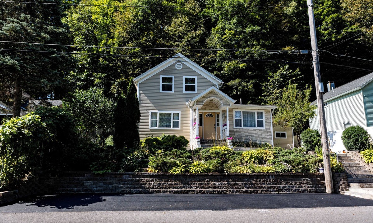 Camillus House | Warm Welcoming House with Sauna! 4Bedrooms