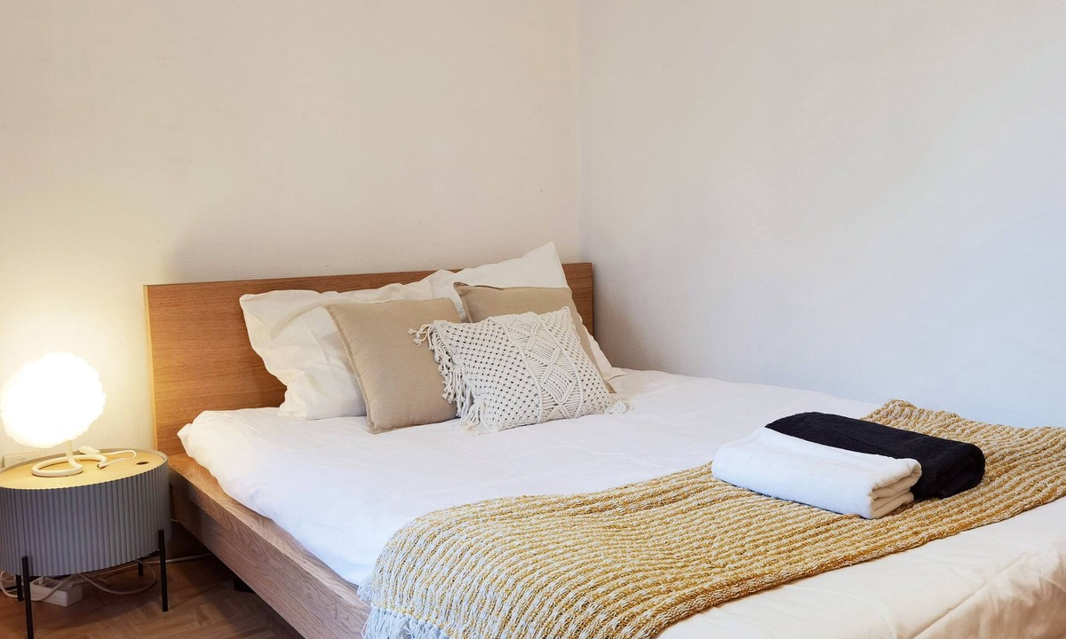 Gare Apartment | Warm Wood-Tone Studio near Metro in Paris 13th/1mn to Metro