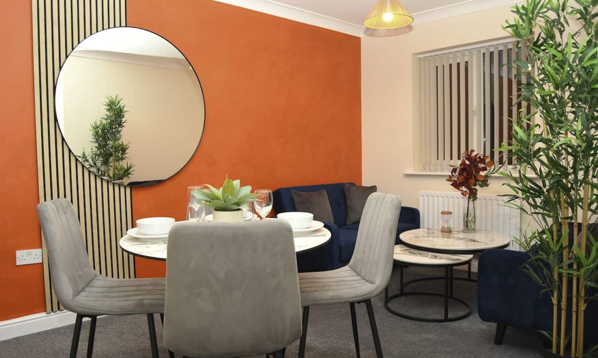 Warrington Bed & Breakfast | Warrington Suites by Relax Stays