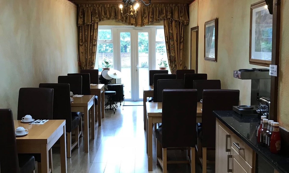 Tolworth Cabin | Warwick Lodge