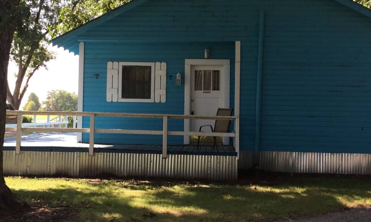 Lake Village House | Watch the sunrise with your family on Lake Chicot!