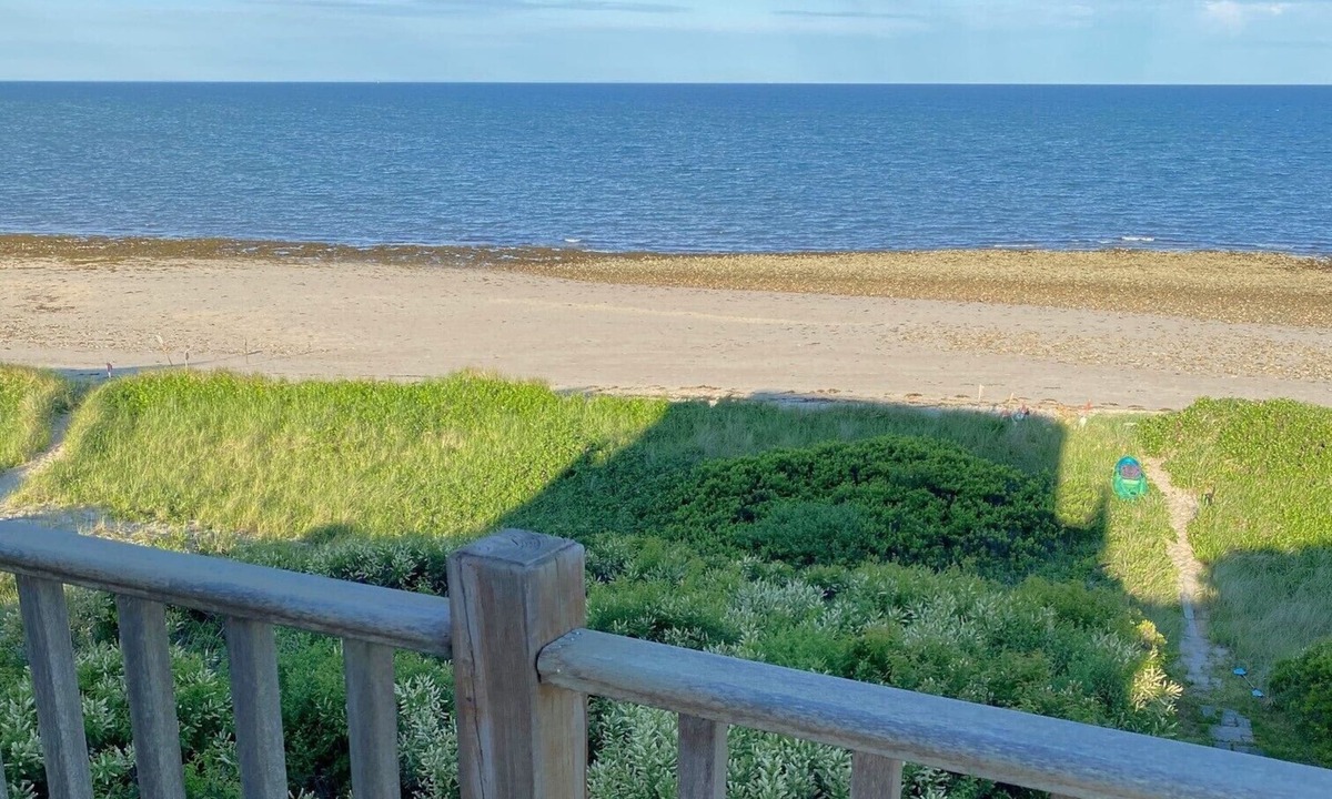 Wellfleet House | Watch the Sunset from this Bayfront Home! (1349)