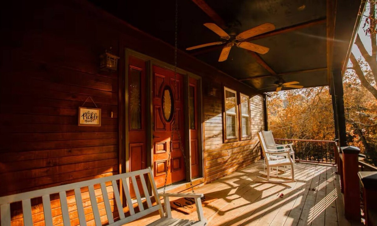 Lost Bridge Village Cabin | Water access 4-bedroom cabin with Hot tub on Beaver Lake