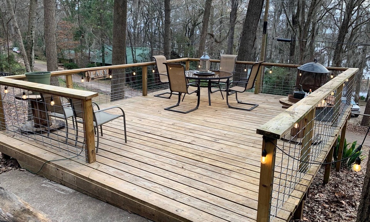 Jefferson House | Water Access-Frog Town-Kayaks-Canoe-Boathouse-North Shore of Caddo Lake