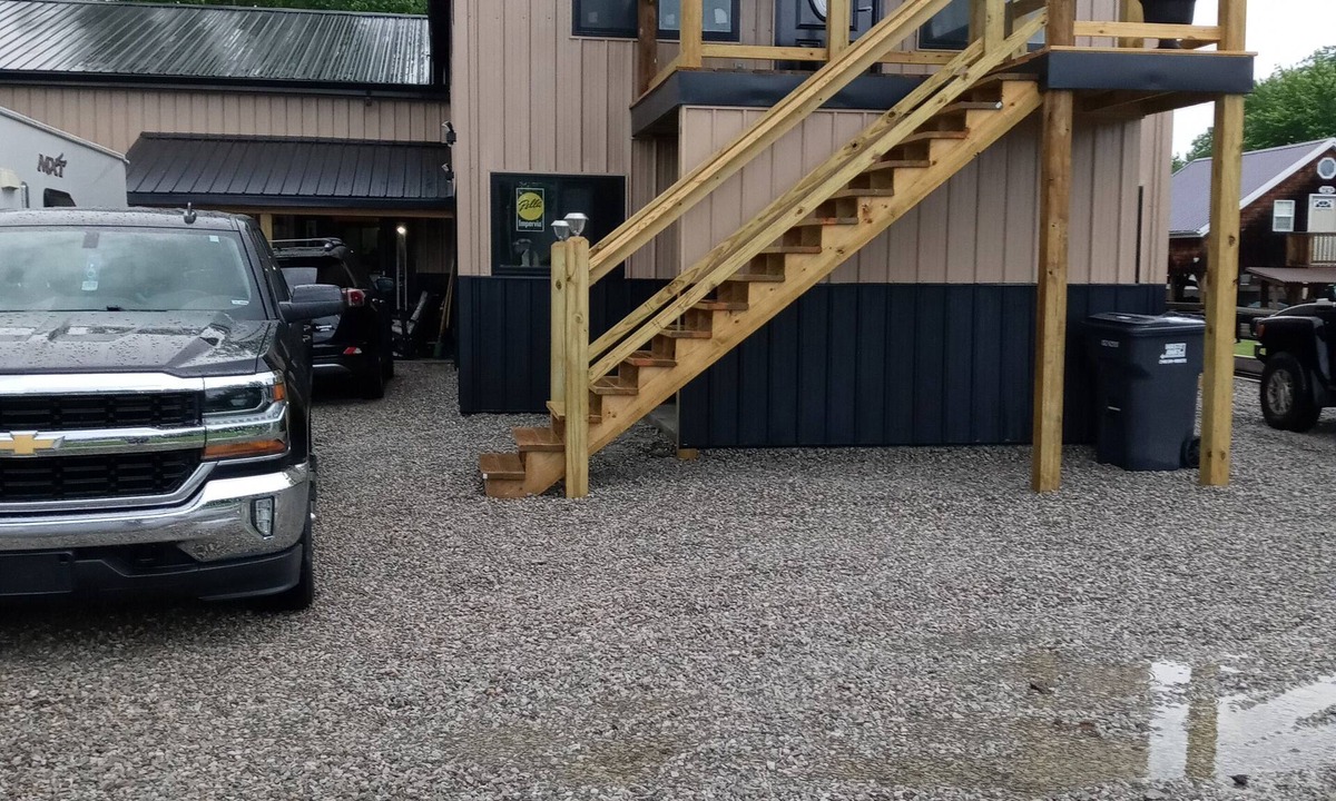 Nashport House | Water front and rear apartment