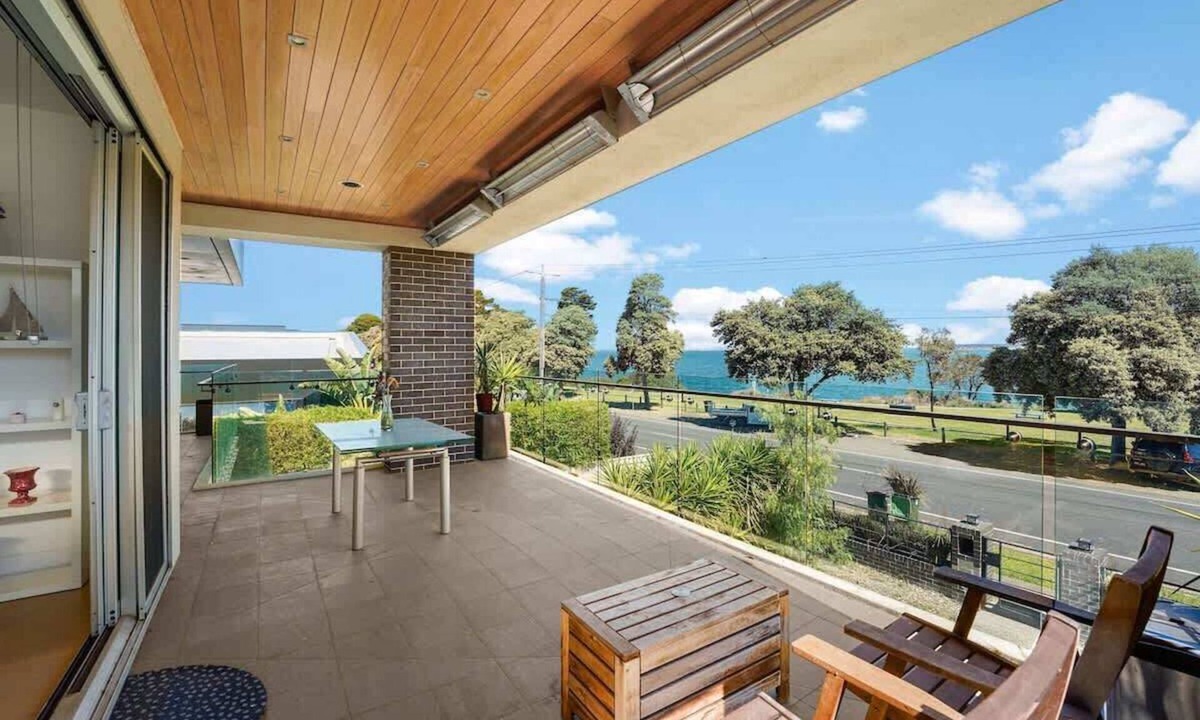 North Shore House | Water Front at Geelong Holiday K Villa