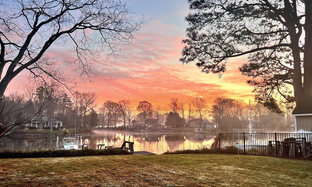 Kilmarnock House | Water front Bungalow w/private dock