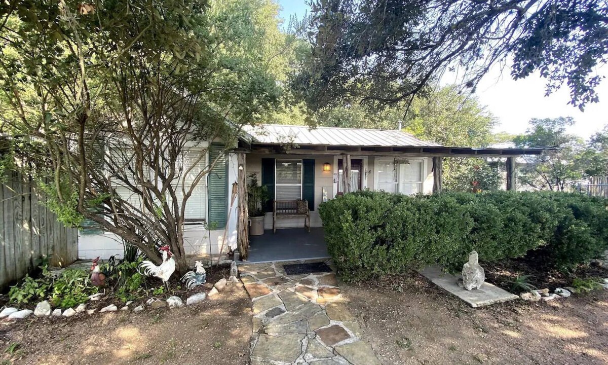 New Braunfels House | Water Front Cottage- 1/1 Private-Guest Haus with Hot Tub sleeps 6.