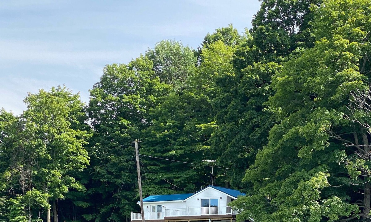 Wolcott Cottage | Water front cottage