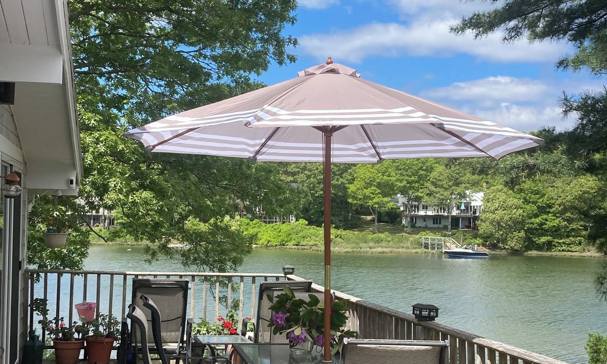 East Falmouth House | Water Front DREAM vacation, whole house AC, Free wi-fi, linen&towels, fire pit,