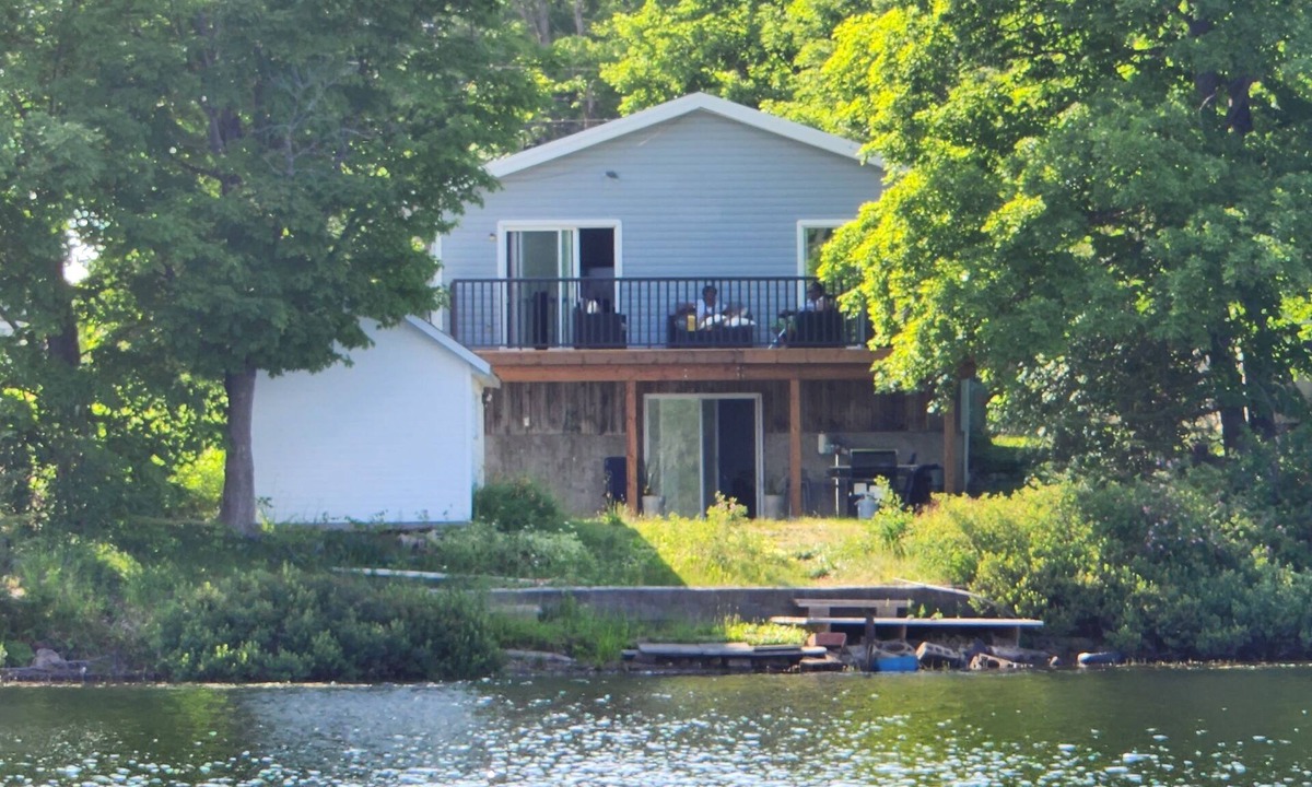 Goulais River Cottage | Water front Getaway