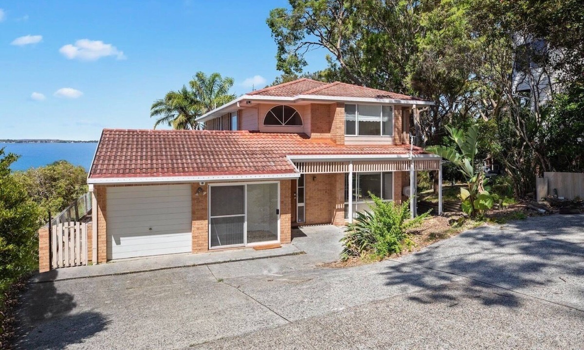 Gorokan House | Water Front Holiday House