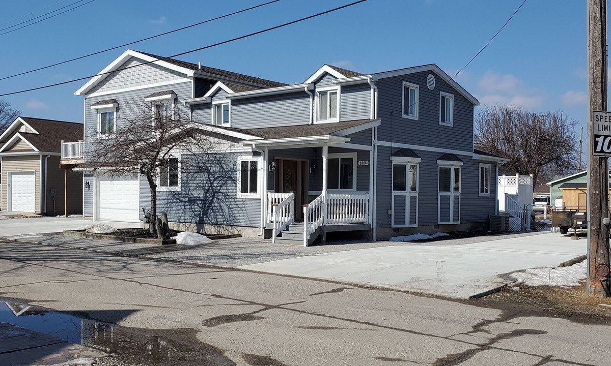 Anchorville House | Water front house 2min to lake guest suite