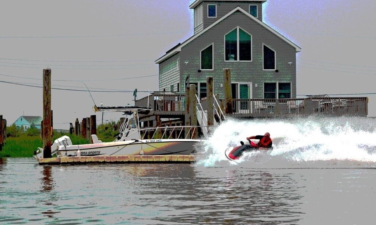 Cedarville House | Water Front, Something Completely Different, In Bay Point.