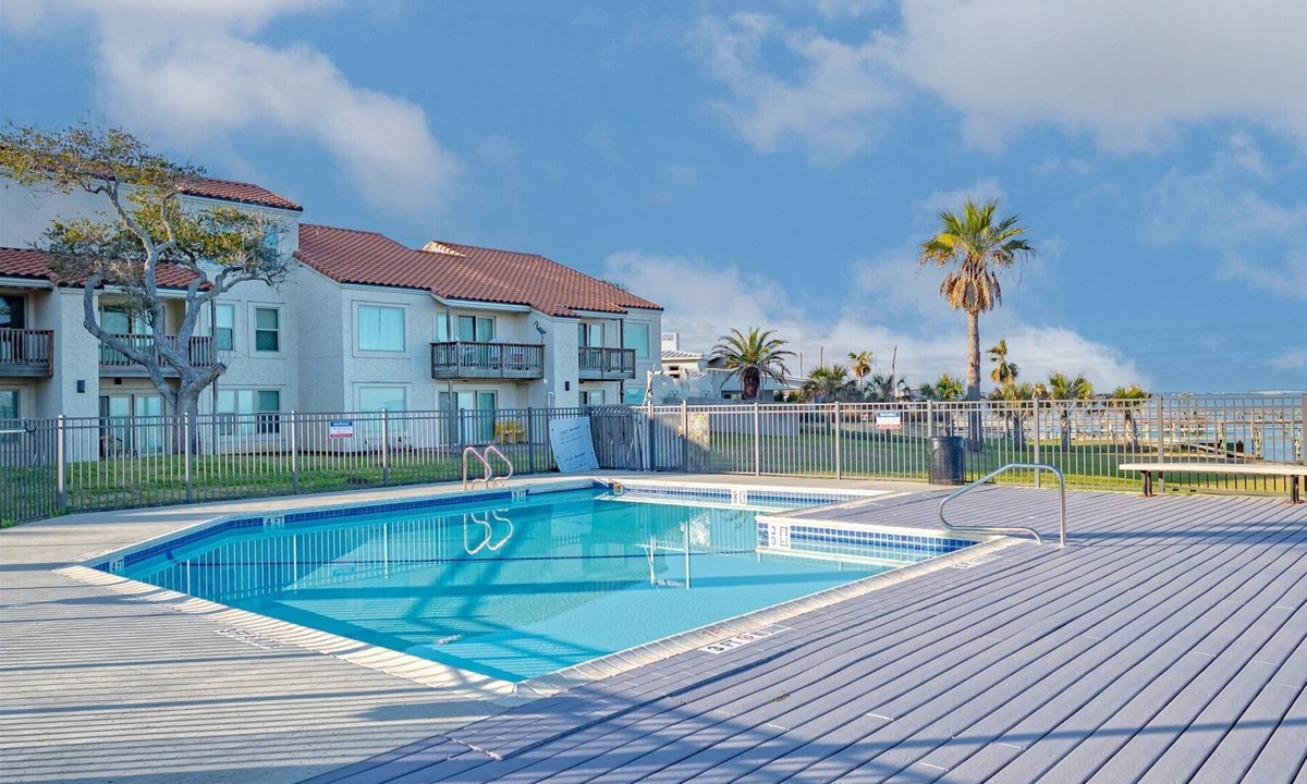 Harbor Oaks House | Water`s Edge ~ 1st Floor Condo with Waterview ~