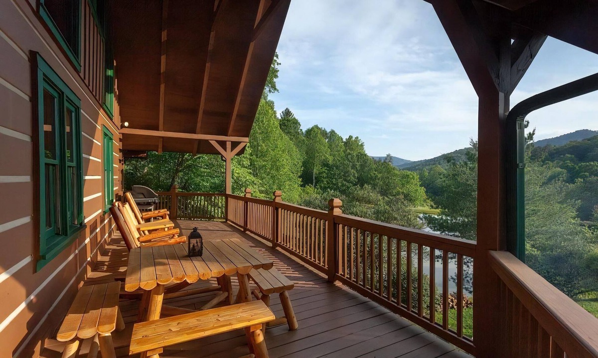 Blue Ridge Cabin | Water`s Edge | Blue Ridge, GA
