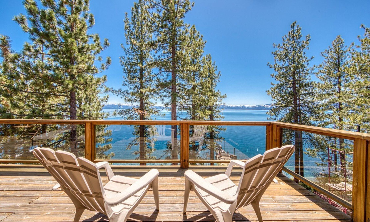 Lake Forest House | Water's Edge LAKE FRONT By Tahoe Getaways - Private Beach & Buoy Available