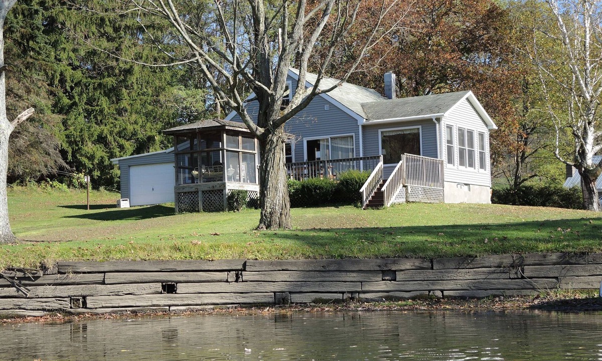 Portlandville House | Water's Edge, Waterfront, great fishing, swimming, game room, near tournaments