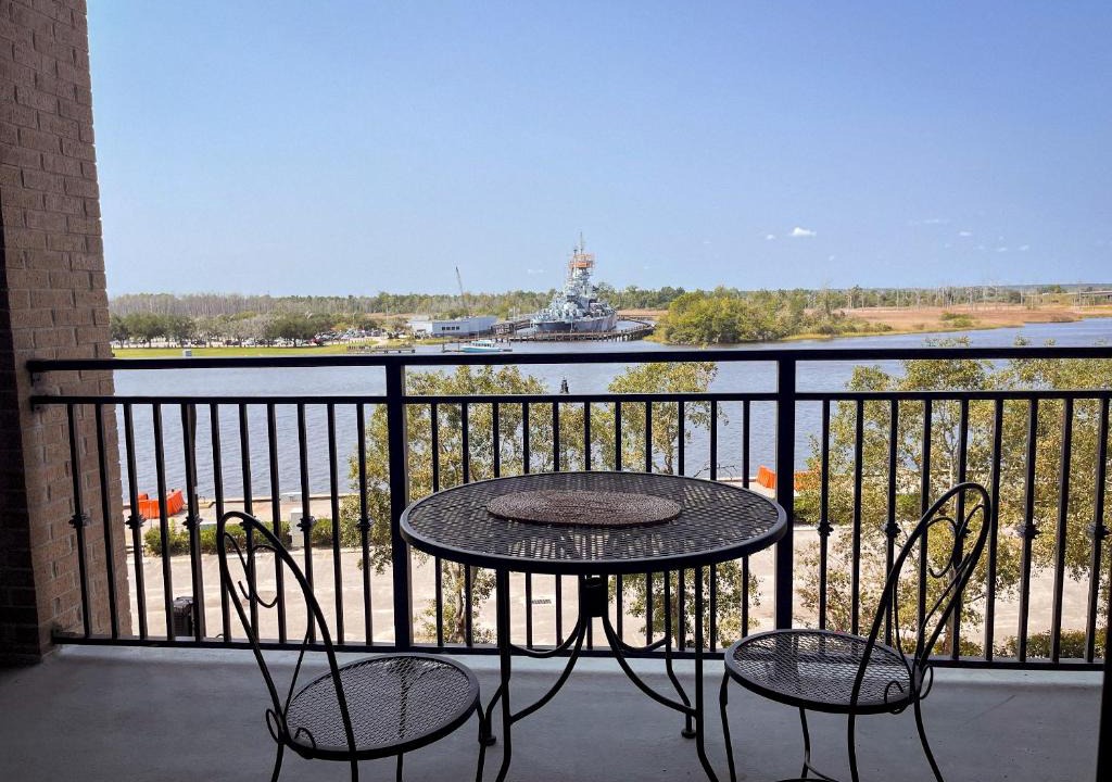Wilmington Apartment | Water Street Retreat 05