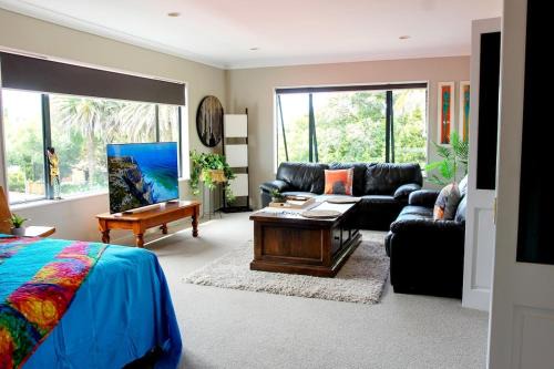 Maungatapu House | Water View Comfort