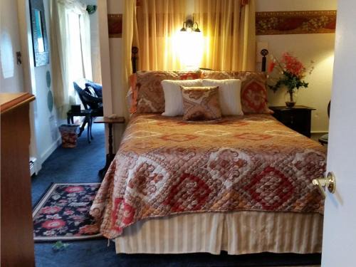 Fifth Ward Bed & Breakfast | Water View mini suite