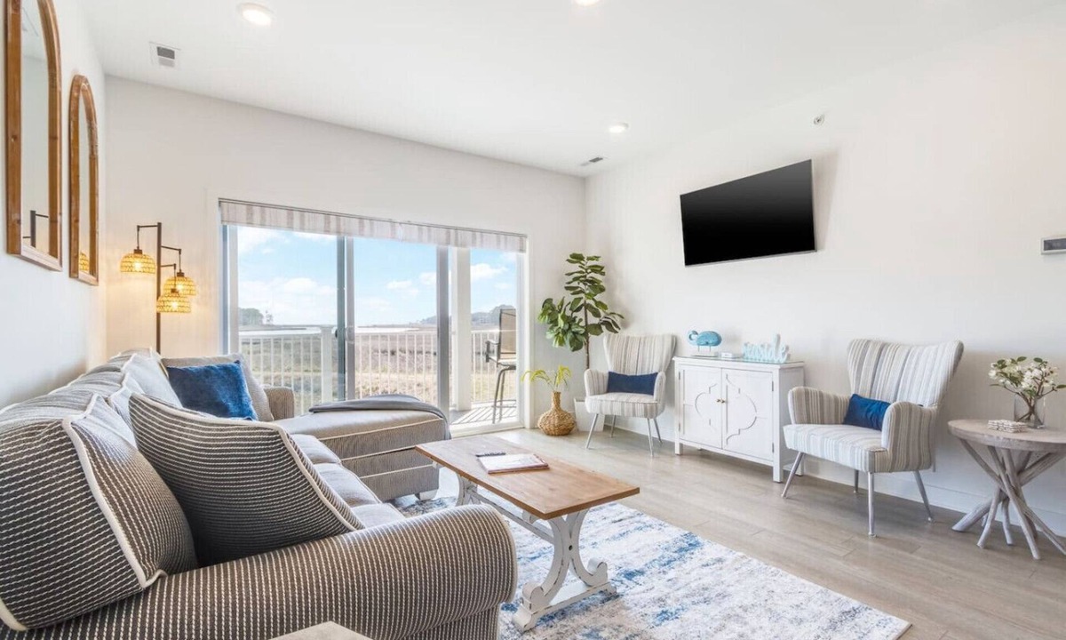 Rehoboth Beach Condo | Water Views: Balcony, Pool & Easy Parking