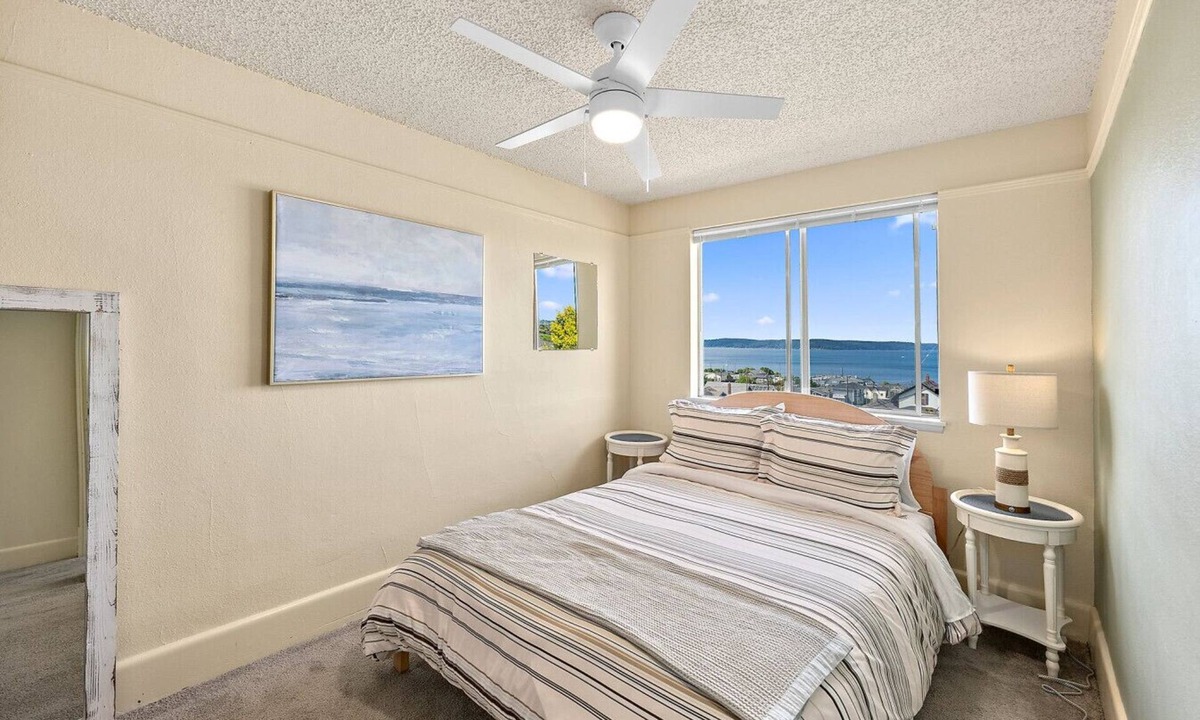 Old Town Apartment | Water views Cozy Victorian Top Duplex Unit