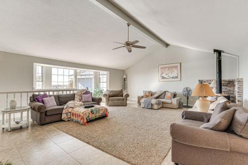 Coulterville House | Water Views & Decks: Spacious La Grange Retreat