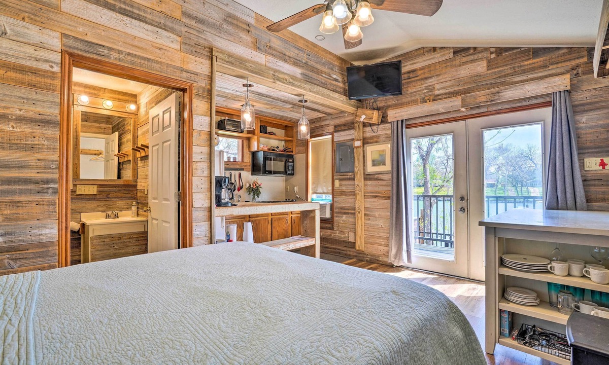 Seguin Apartment | Water Views + Fire Pit! 'Guadalupe River Cottage'