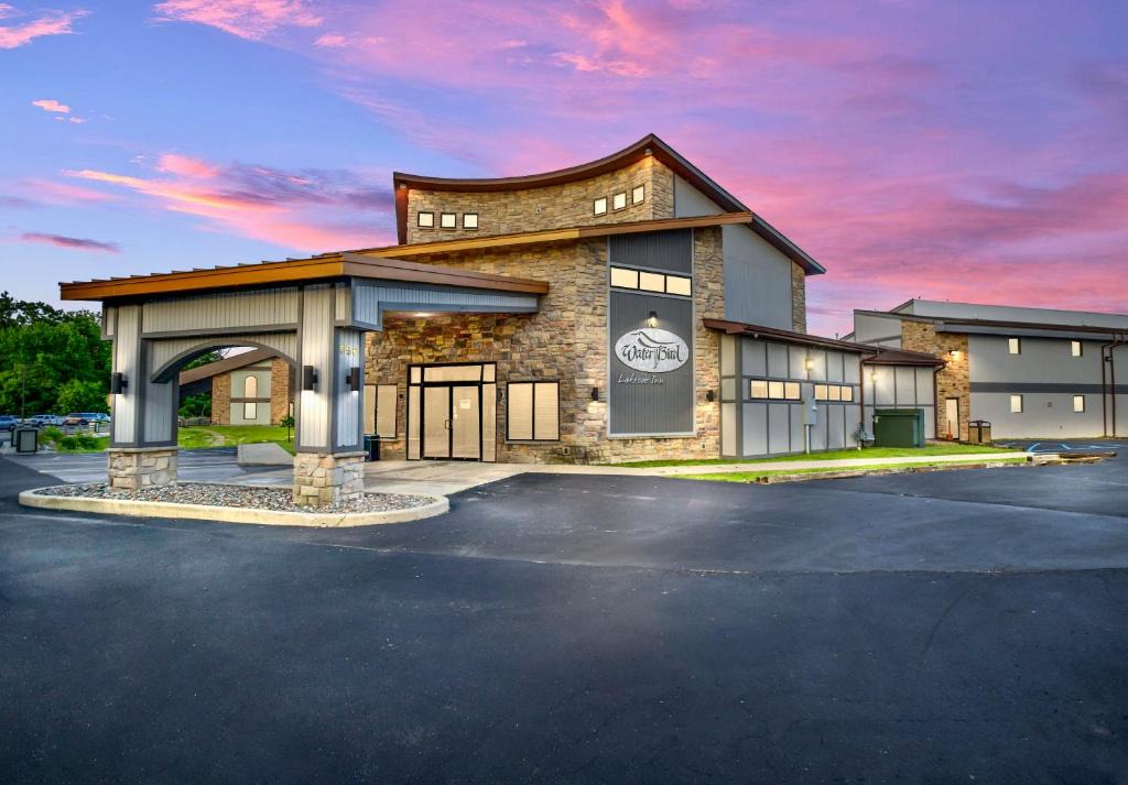 Chesterton Hotel | Waterbird Lakeside Inn