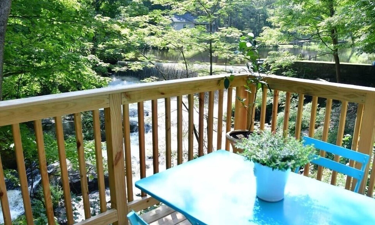 Bellvale House | Waterfall Cottage - Romantic Luxury Escape - nearby hiking, wineries and skiing