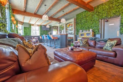 Coelbren Apartment | Waterfall Country Escape-Private Group Retreat