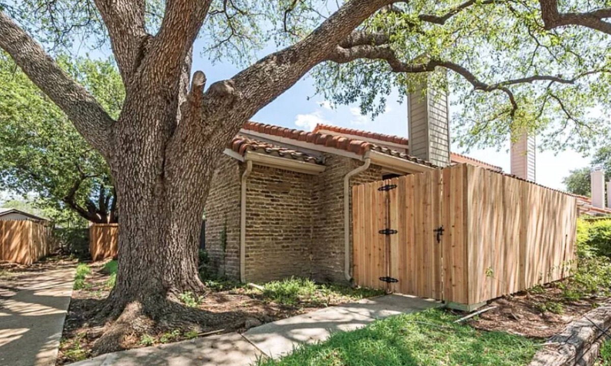 Richardson Condo | Waterfall Crossing: 1 BR/1.5BA Condo in Richardson