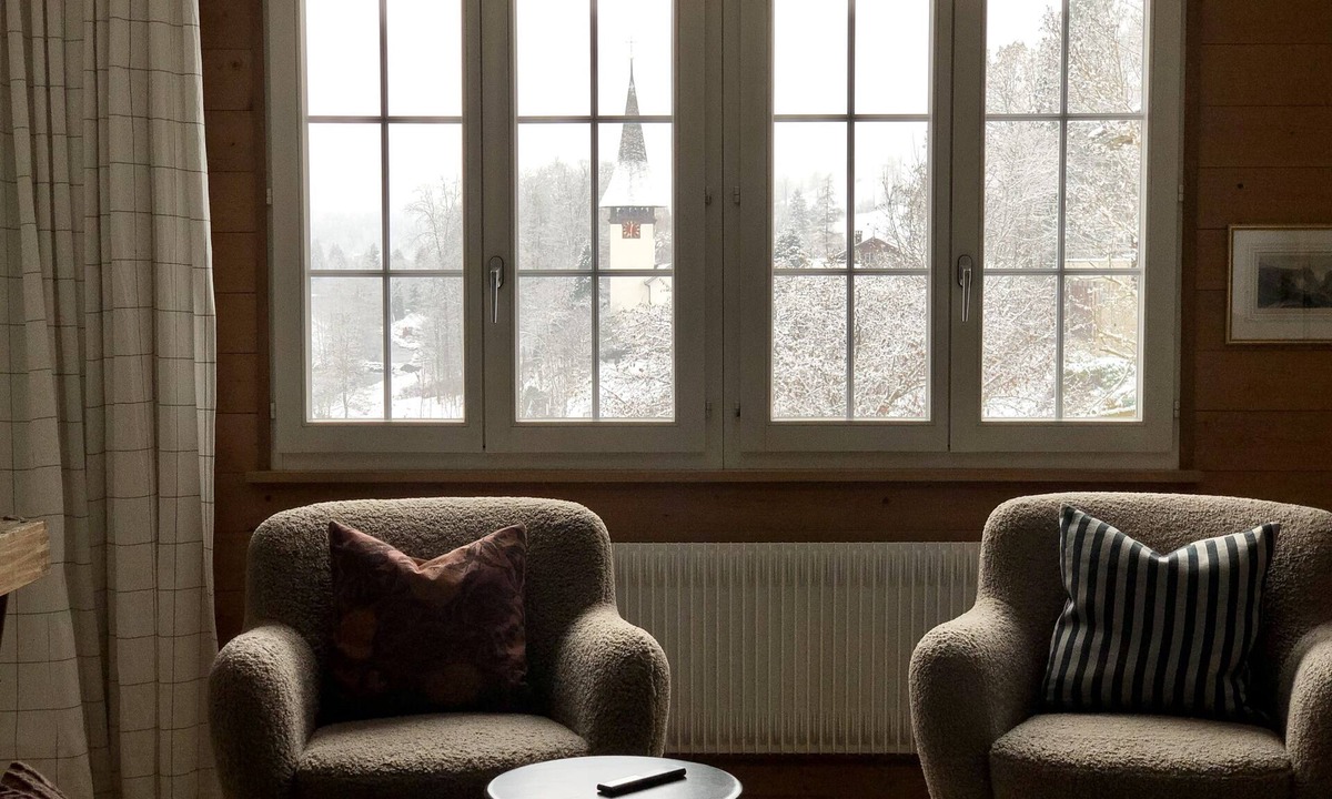 Lauterbrunnen Ski Chalet | Waterfall Views Stylish Design Big Comfy Bed