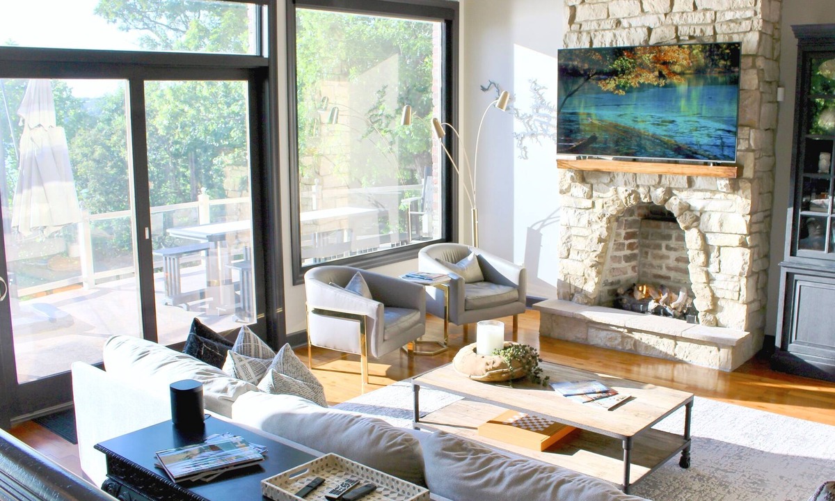 Sunrise Beach House | Waterford Château Porto Cima-Private Pool, New Dock, featured on "Staycation"