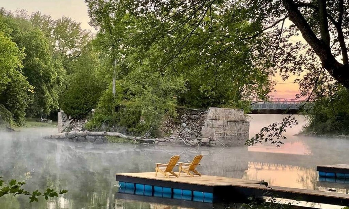 Drummond-North Elmsley House | Waterfront Family Retreat | Sauna & Hot Tub