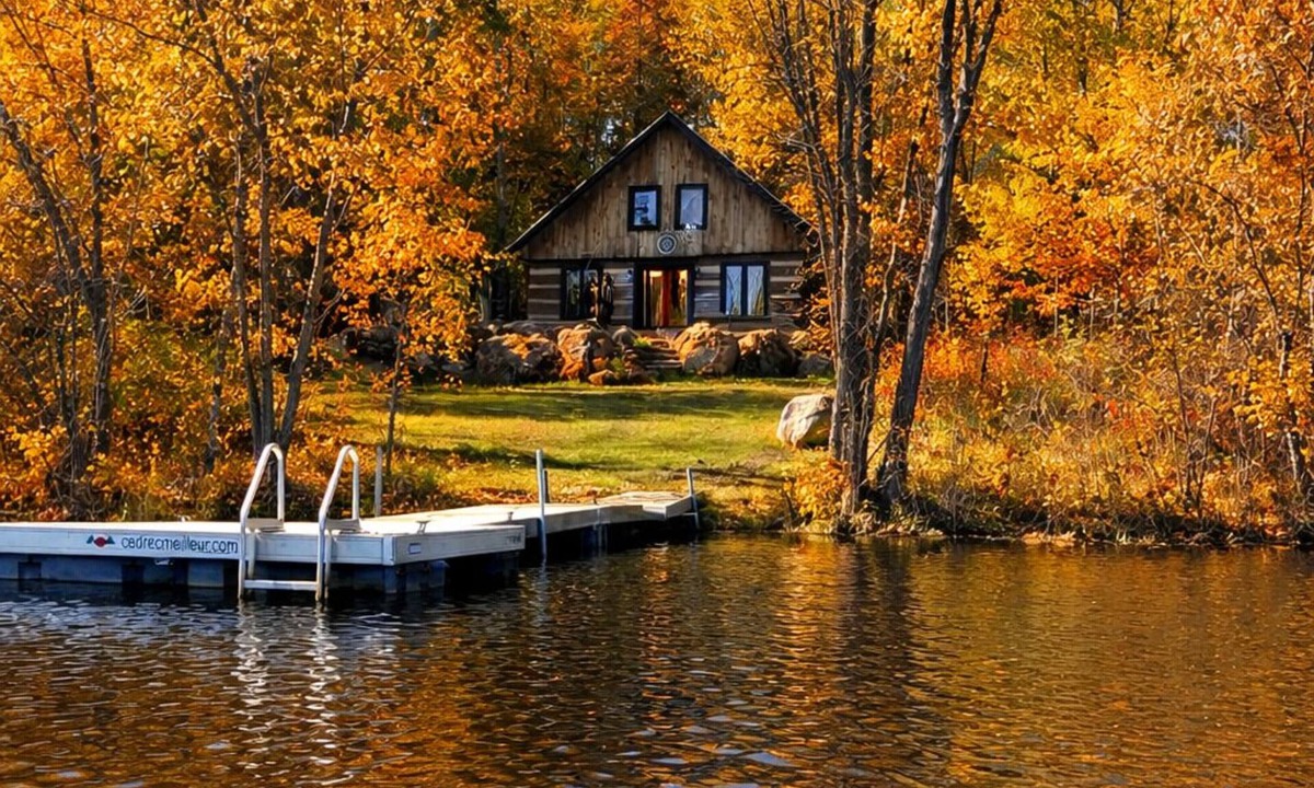 Notre-Dame-de-Pontmain Ski Chalet | Waterfront Cottage, Dock, Canoe, Firepit, Sleeps 8