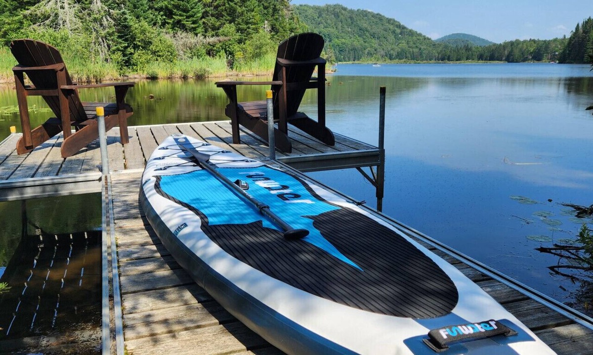 St-Adolphe-d'Howard Ski Chalet | Waterfront + Spa | kayaks | A/C | Fast Wifi & more