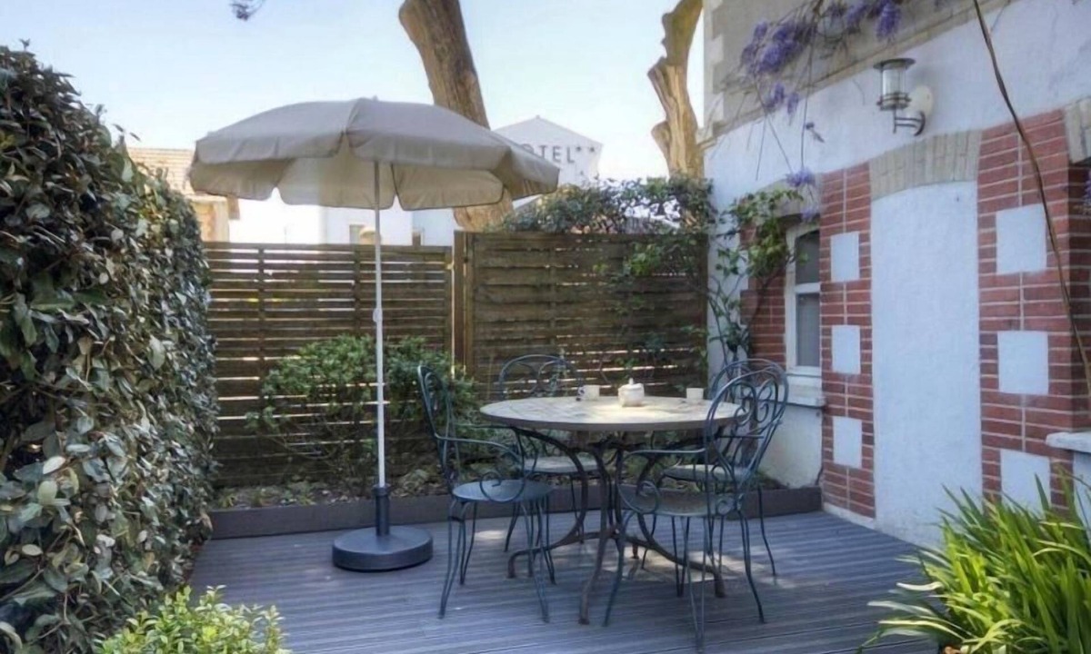 Tharon-Plage Cottage | Waterfront 2-Bedroom Cottage with Terrace in Saint-Michel-Chef-Chef