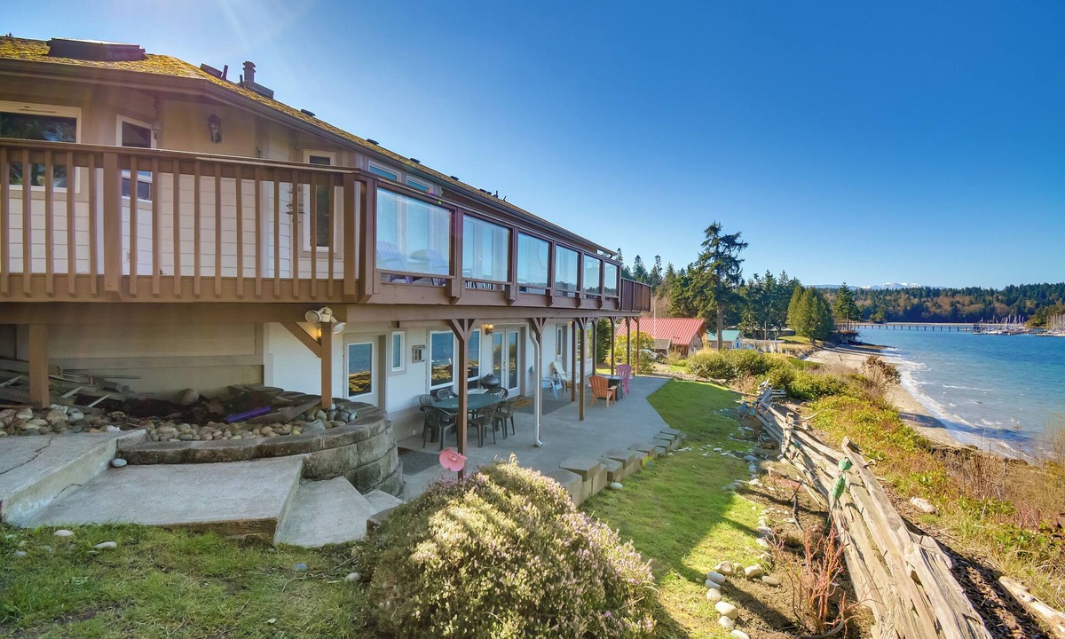 Port Hadlock House | Waterfront PNW Escape w/Deck & Beach Access!