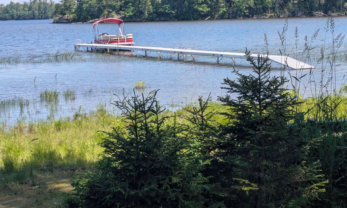 Ellsworth House | Waterfront 1 bedroom, peaceful and quiet. 20 minutes from Acadia National Park.
