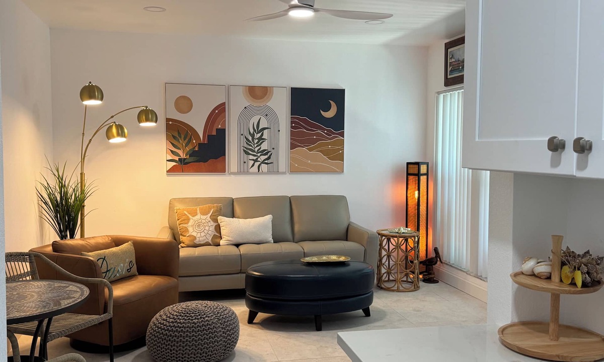 Madeira Beach Condo | Waterfront 1st Floor, 2 Pools. Walk to restaurants. Boat Slip No Extra Fees
