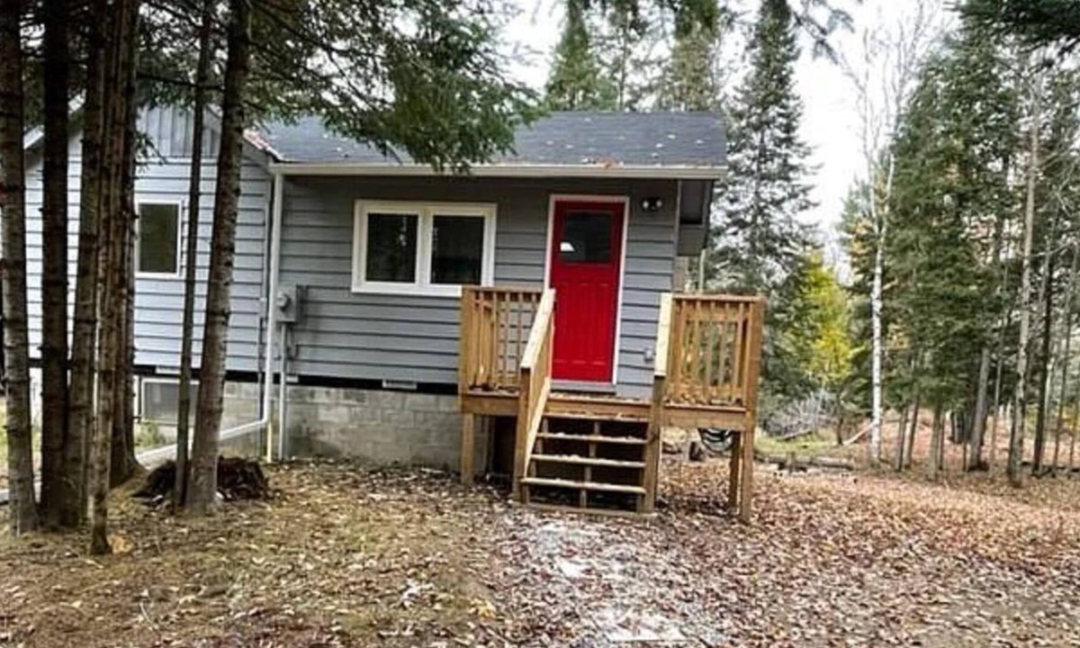Huntsville Cottage | Waterfront 2 bedroom W/private deck and firepit!