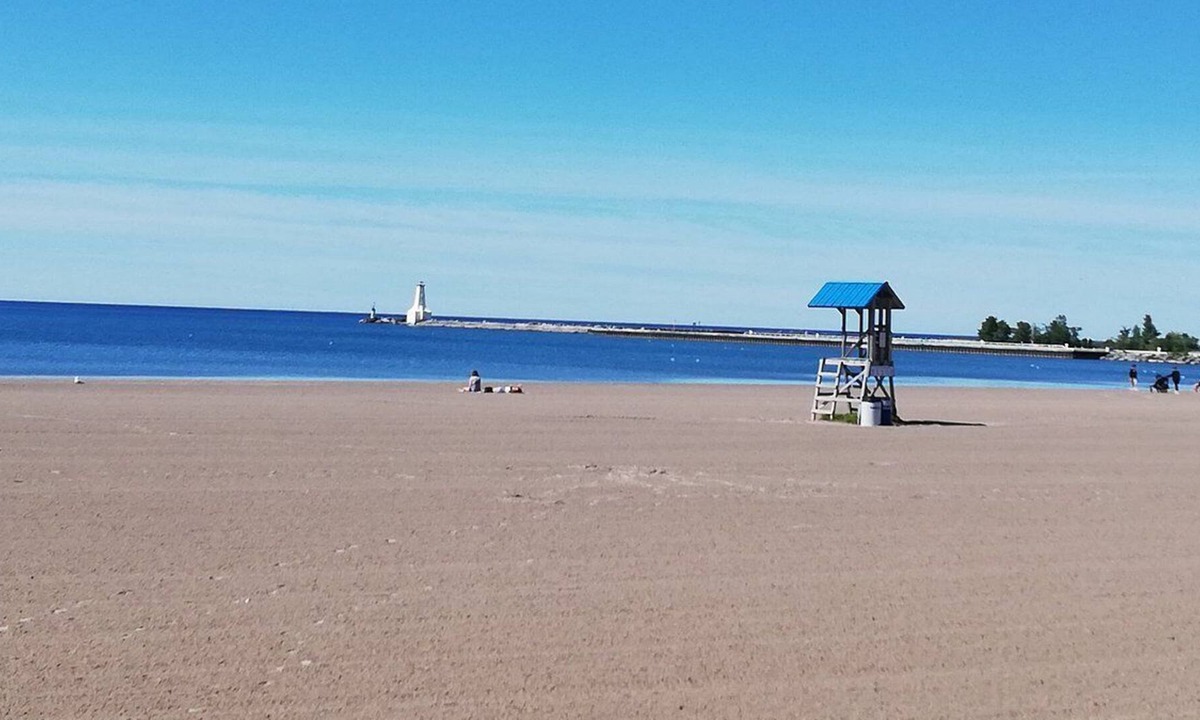 Cobourg Condo | Waterfront 2 Bedroom Condo, Next to Cobourgs Victoria Beach