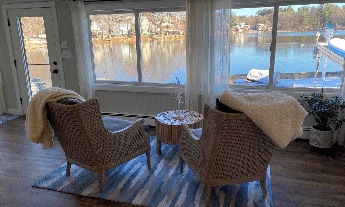 Amesbury Apartment | waterfront 2-bedroom with private dock!