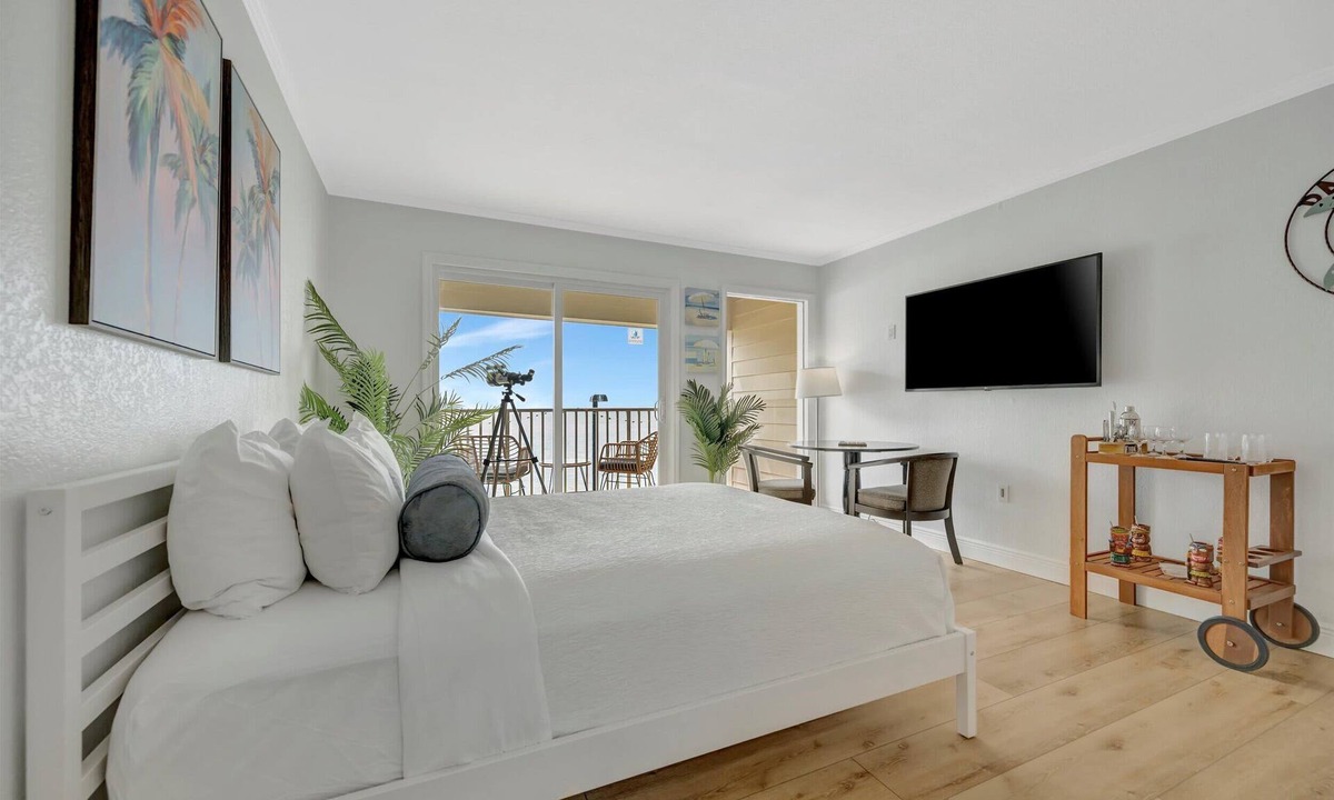 Rocky Point Condo | Waterfront 2 Beds w/Bayview! Heated Pool & Bar!